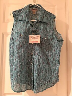 NWT Wrangler Wrancher Paisley Sleeveless Pearl Snap